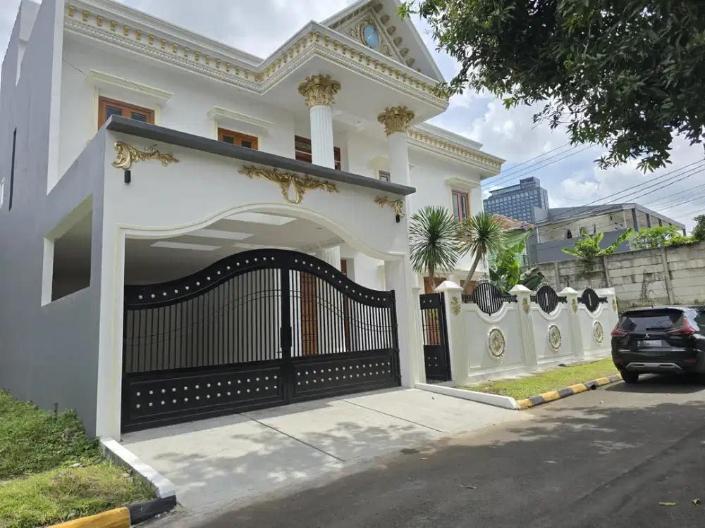 Dijual Rumah 3 Lantai ada Kolam Renang di Puspitaloka BSD