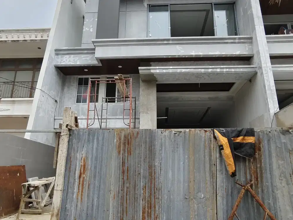 Rumah Baru 3 Lantai Full Furnished di Puri Indah