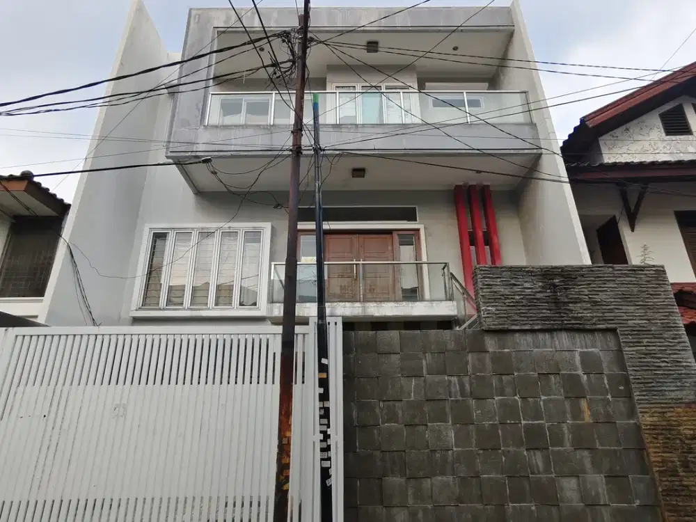 Rumah 3 Lantai di Sunrise Garden Kebon Jeruk