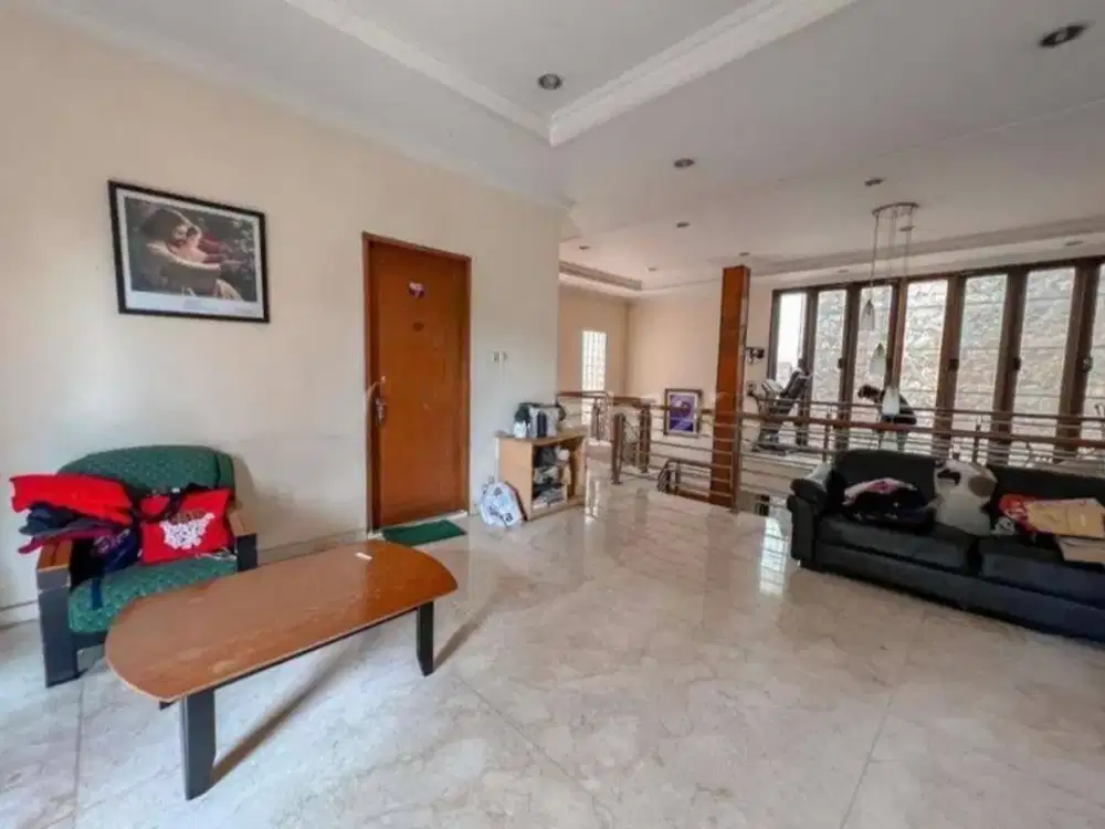 Rumah Hook 3 Lantai Full Furnished di Taman Meruya Ilir