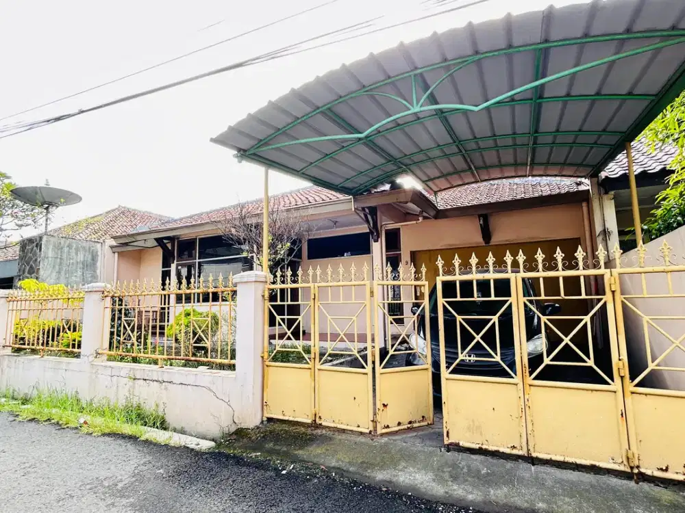 Rumah Luas Semi Furnished di Jalan Kembar Pusat Kota Bandung