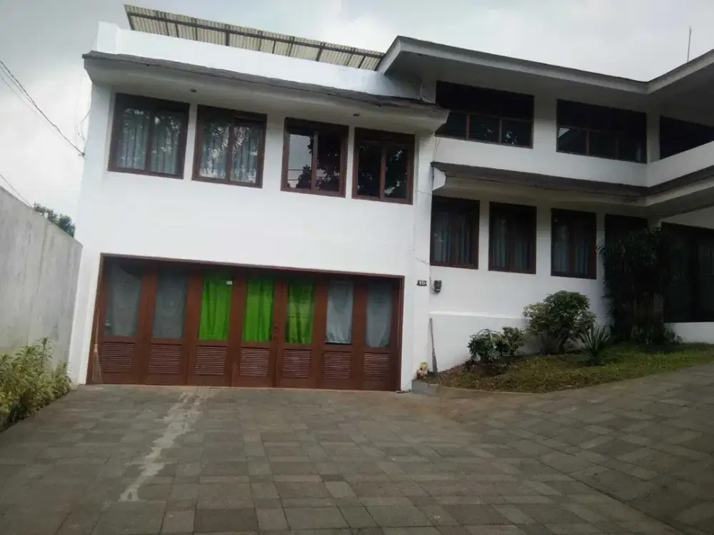 Rumah Luas di Cigadung Raya Barat Bandung