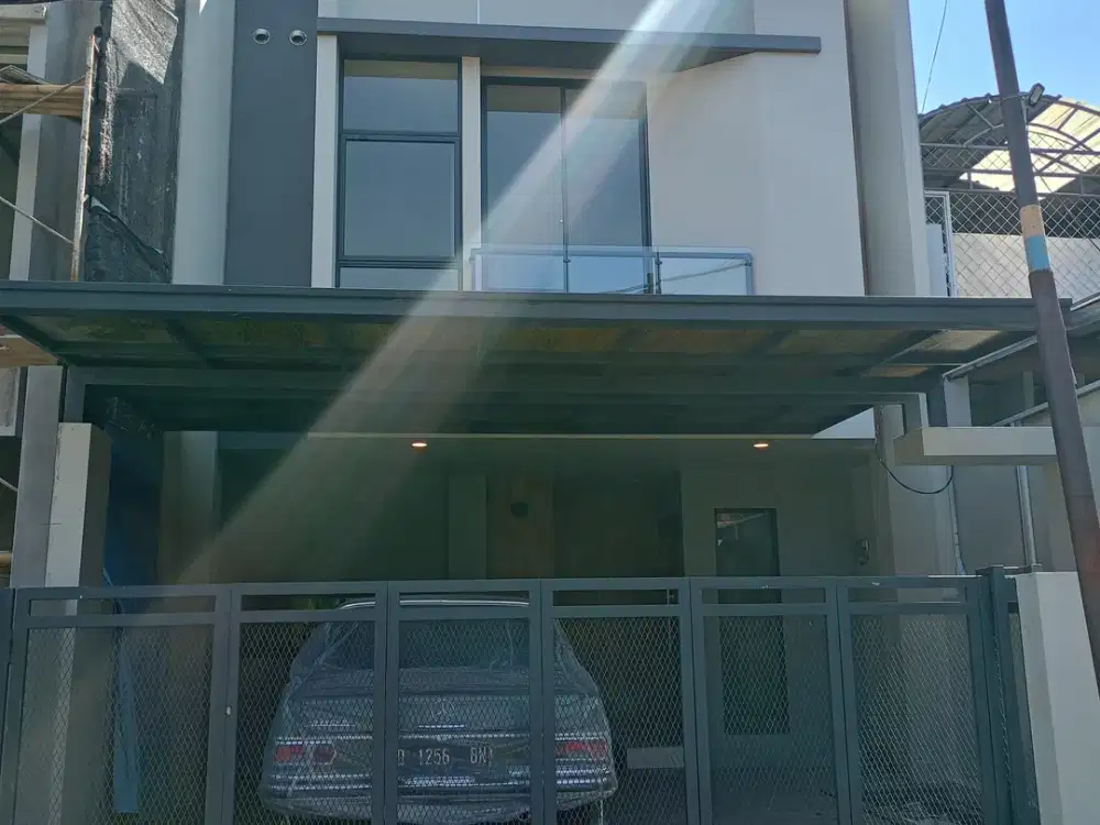 Rumah Baru Ready Stok 2,5 Lantai Ada Rooftop Di Jl Kembar Kota Bandung