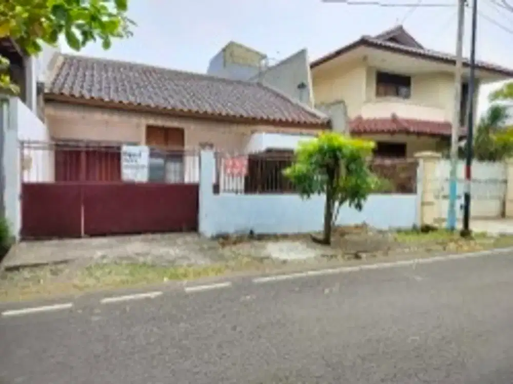 rumah lama depan 2 jalur Aman dan tenang