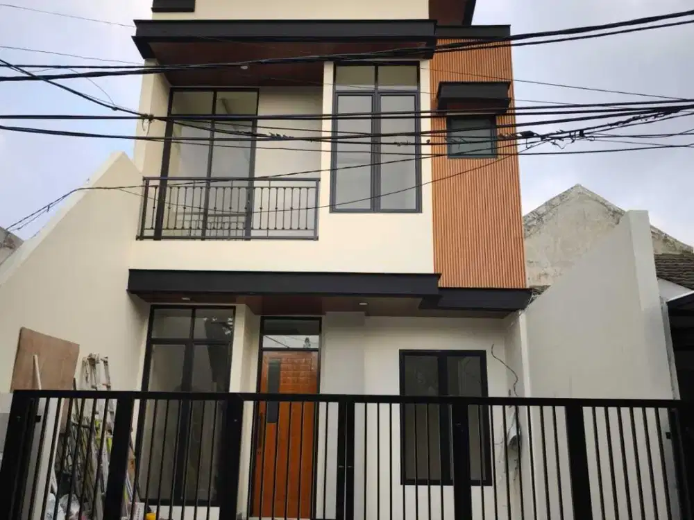 Dijual Rumah 2 Lantai, Ada AC, dan Lantai Granit di Kencana Loka