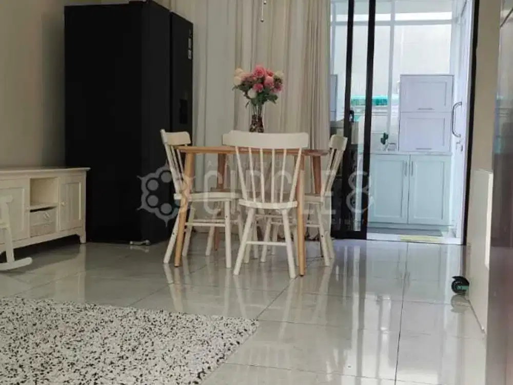 Rumah Ideal Dengan Furniture. Cek Segera Di Kota Baru Parahyangan, Bdg