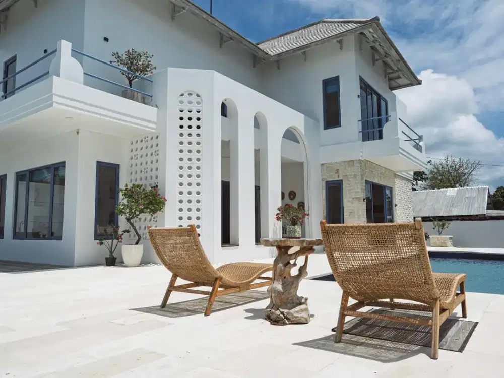 BEACHFRONT VILLA WITH SPECTACULAR SUNSET SPOT IN BENOA-NUSA DUA BALI