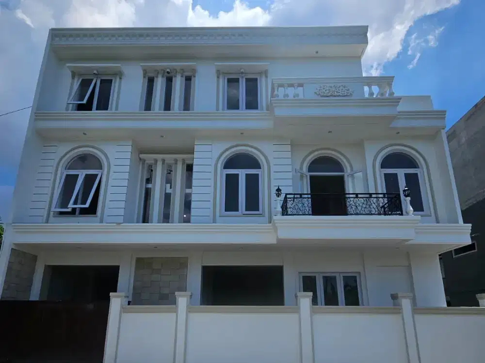 For sale  Di jual rumah lantai 3 Lokasi di jl kusuma bangsa bungtomo