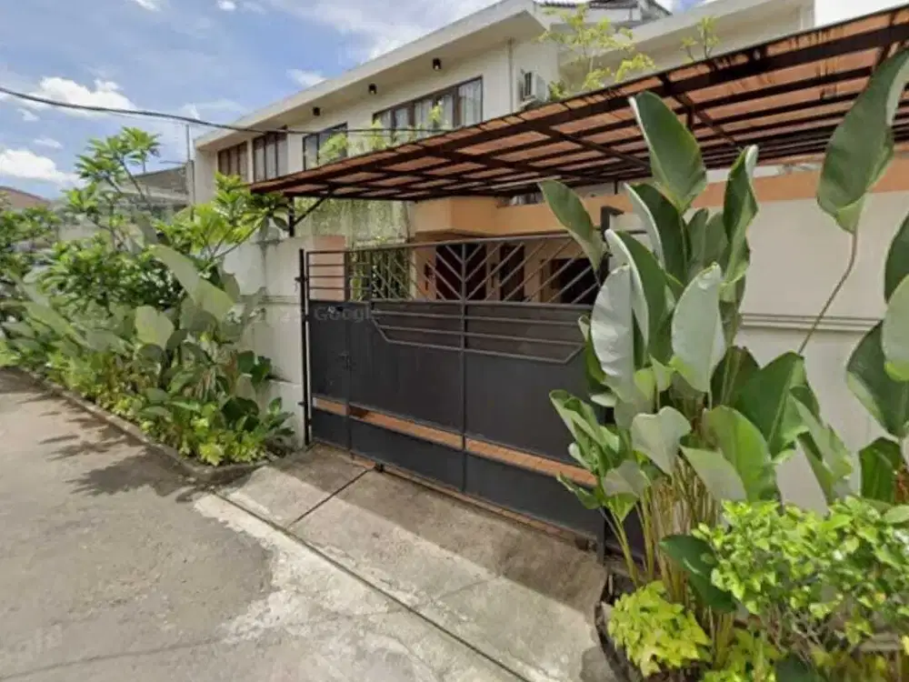 DIJUAL RUMAH SIAP HUNI JL. SIMPRUG GARDEN DEKAT SENAYAN KEBAYORAN LAMA
