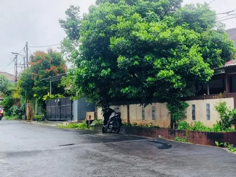 Dijual rumsh tua hitung tanah di dekat lebak bulus