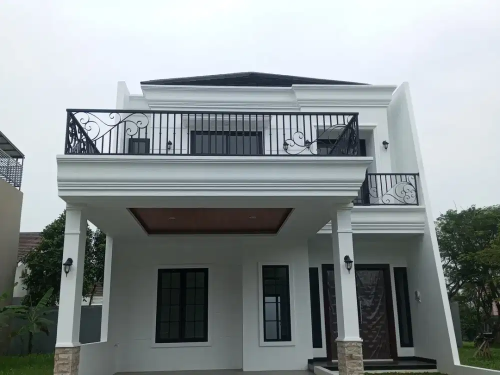 Rumah Mewah dengan Desain Klasik di Western Cosmo