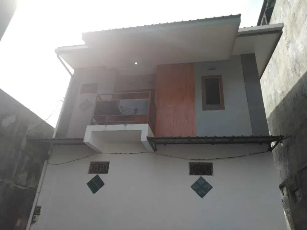 Pusat kota Surabaya Rumah 2 Kamar Tidur ada 1 AC sharing