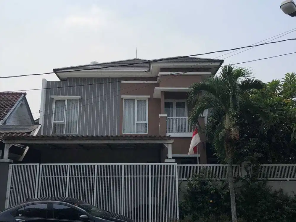 Dijual Rumah Full Furnished, Strategis dan Ramai di Anggrek Loka