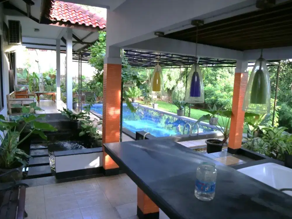 Dijual Rumah Ada Kolam Renang, Jacuzi, Mini Bar di Cirendeu