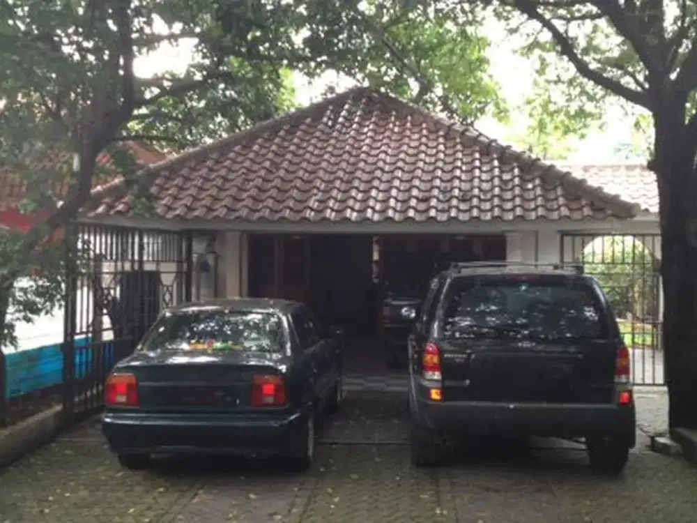 Rumah 2 Bangunan dengan lahan luas di Cipete