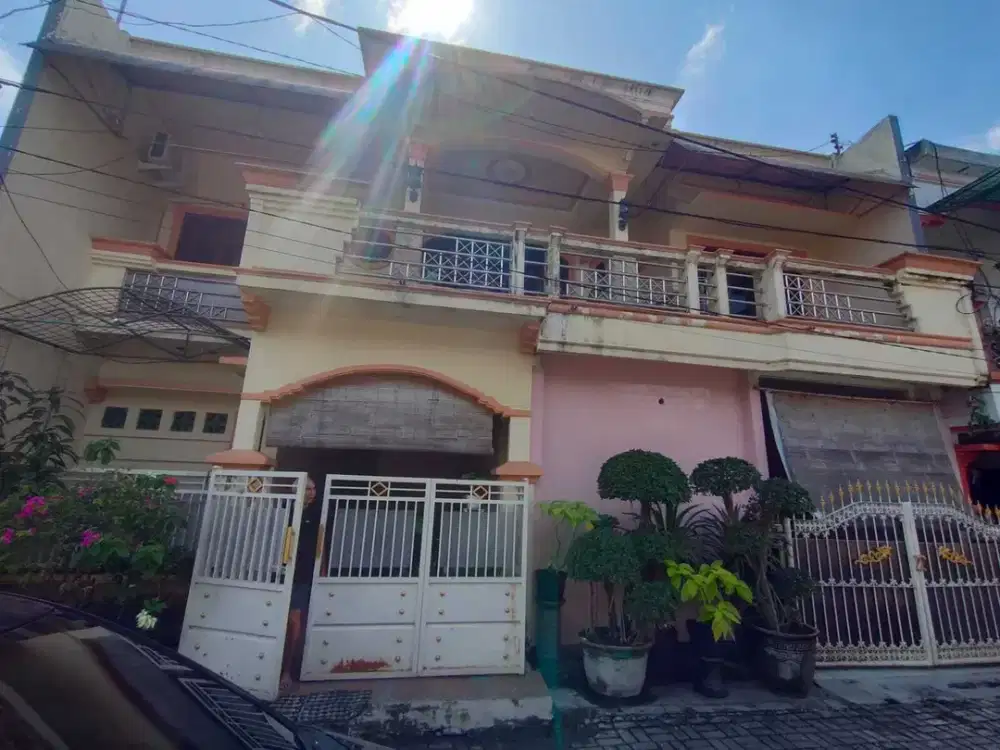 Rumah Griya Kebraon Utara Surabaya Bangunan 2 Lantai SEMI FURNISH