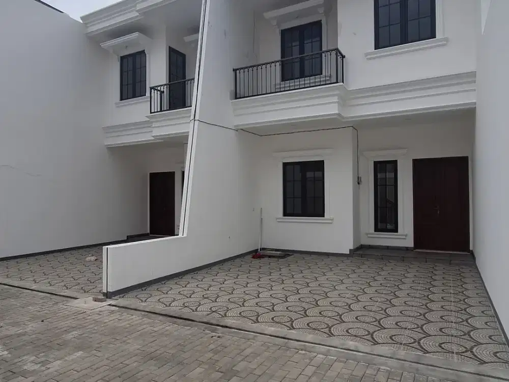 READY RUMAH MEWAH TANAH LUAS DEKET KE JALAN RAYA