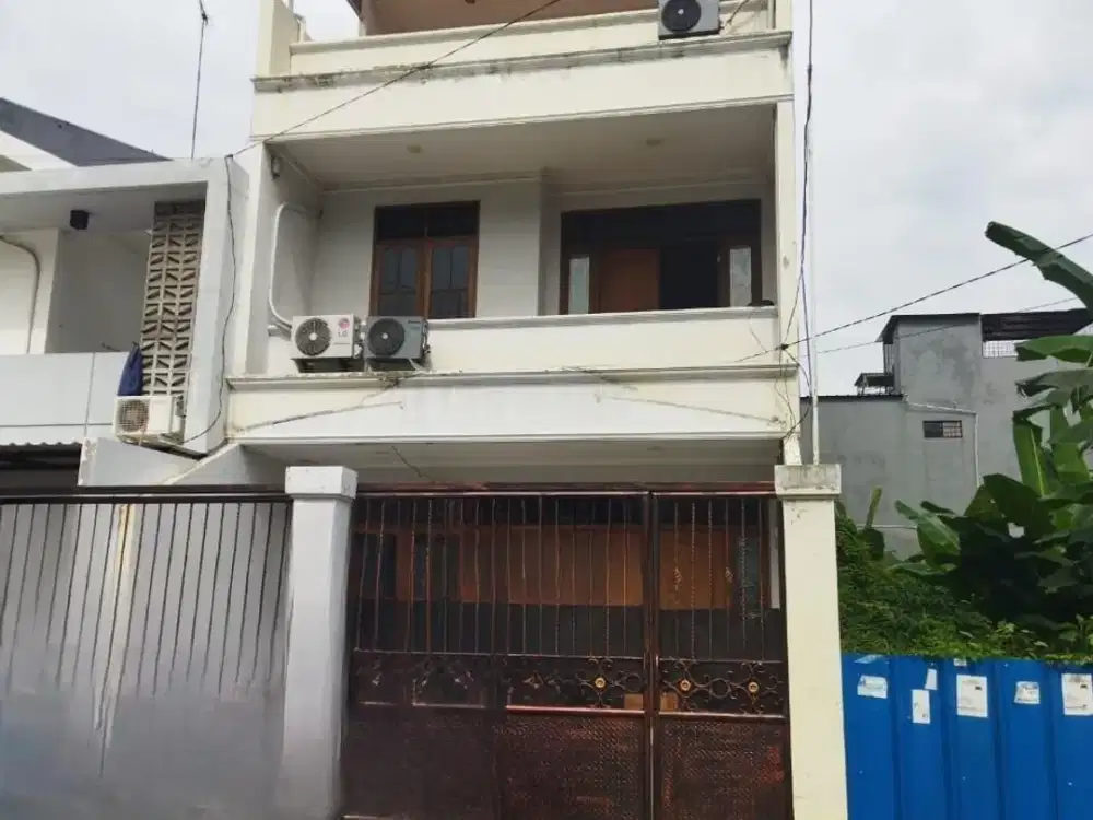 DIJUAL RUMAH DI ANGKASA PURA 150m2 BAGUS, 3 LANTAI,NYAMAN, KODE JV