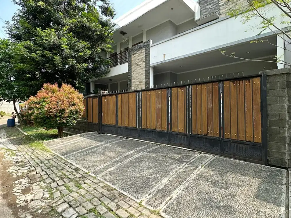 Rumah Minimalis dalam Komplek. Area Tenang, Row Jalan Lebar