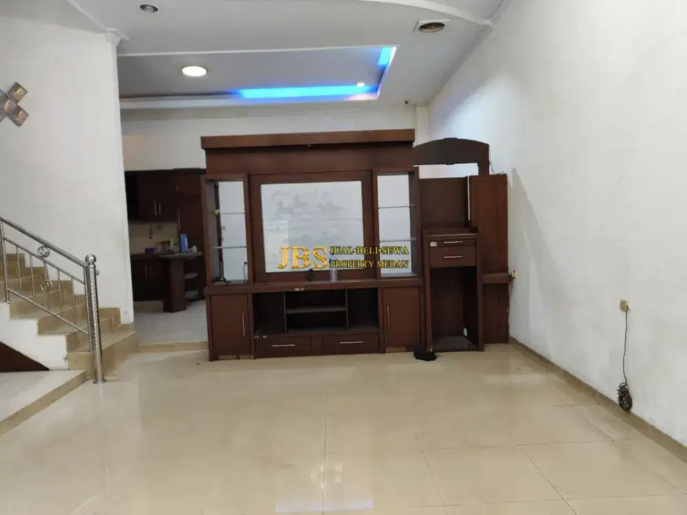 Dijual Rumah 2,5 Tingkat di Komplek Cemara Asri Medan Jalan Cherry