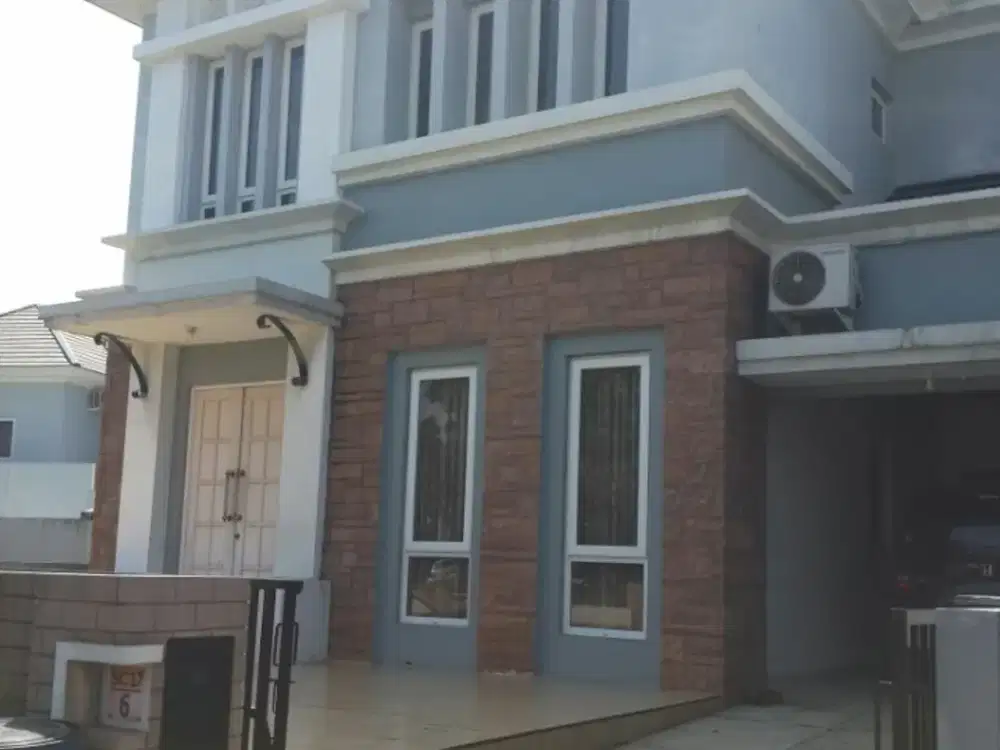 Dijual Rumah Di Jalan boulvard Jalan raya Kota wisata Ramai rapih