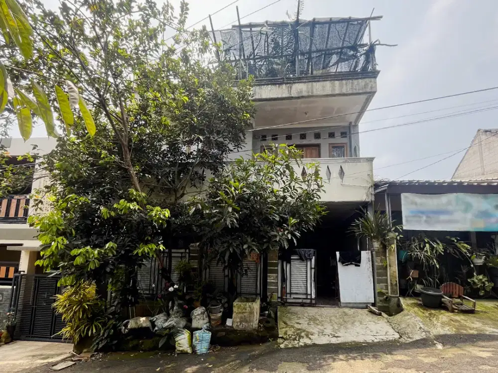 Rumah 2 Lantai Luas & Siap Huni – 4 Kamar Tidur, Cocok untuk Keluarga