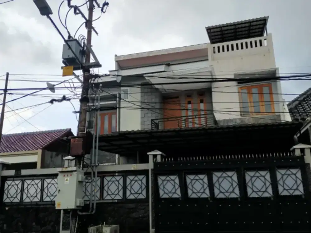 Disewakan Rumah Gayungsari Pinggir Jalan Raya Letak Strategis