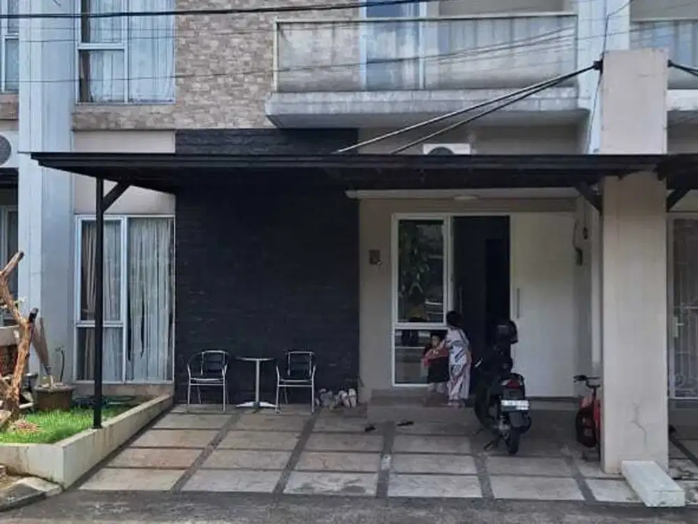 Rumah 2 Lantai depan Taman di Grand Bukit Dago Serpong