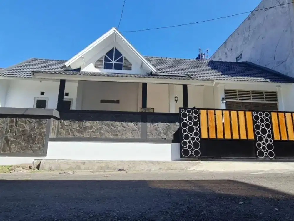 Dijual Rumah Mewah Baru Gaya Retro Klasik Deket Ponpes Pandanaran