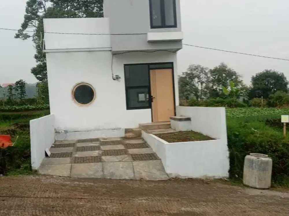 Rumah Cantik strategis Cihanjuang Hanya 100 meter ke Jalan Utama