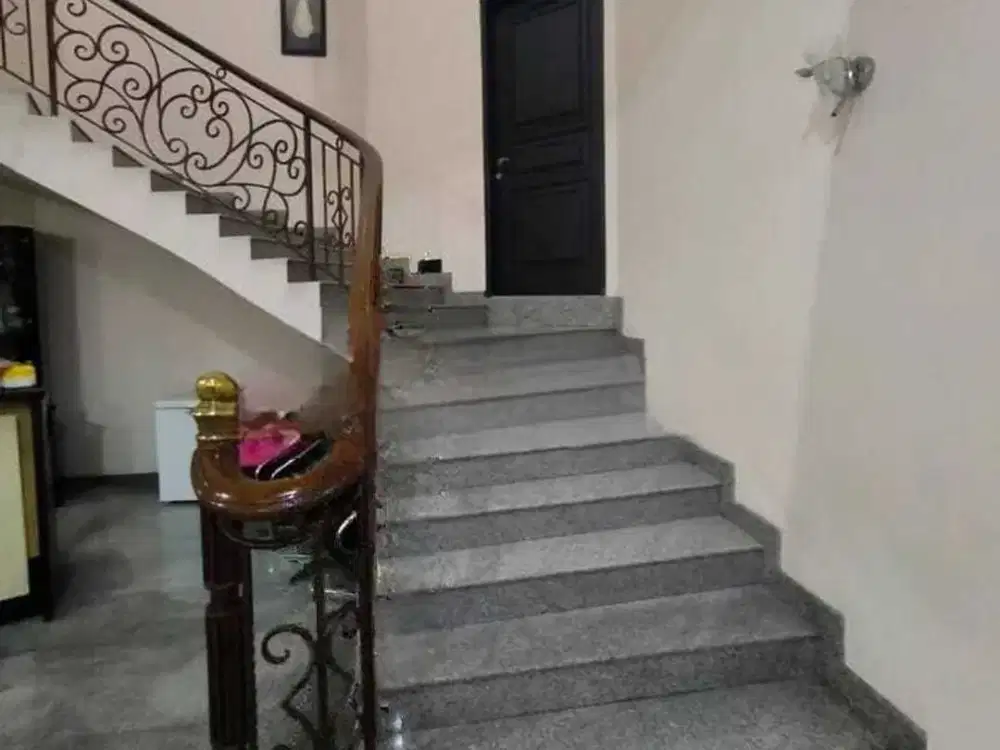 Jual Rumah Hitung Tanah Pakuwon Indah