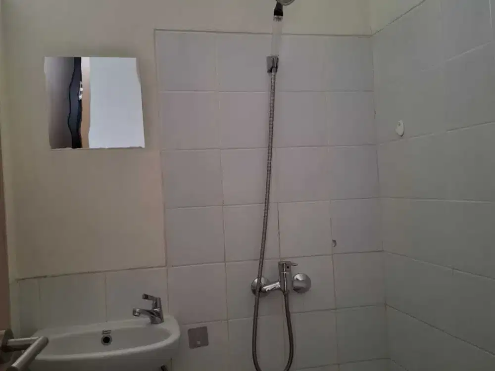 Fjhh. DiSewakan Rumah di Lippo Karawang  LB: 55 m2, LT: 66 m2 KT: 2, K