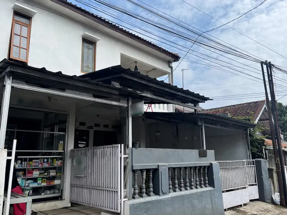 Rumah 2 Lantai Nyaman & Strategis – 3 Kamar Tidur