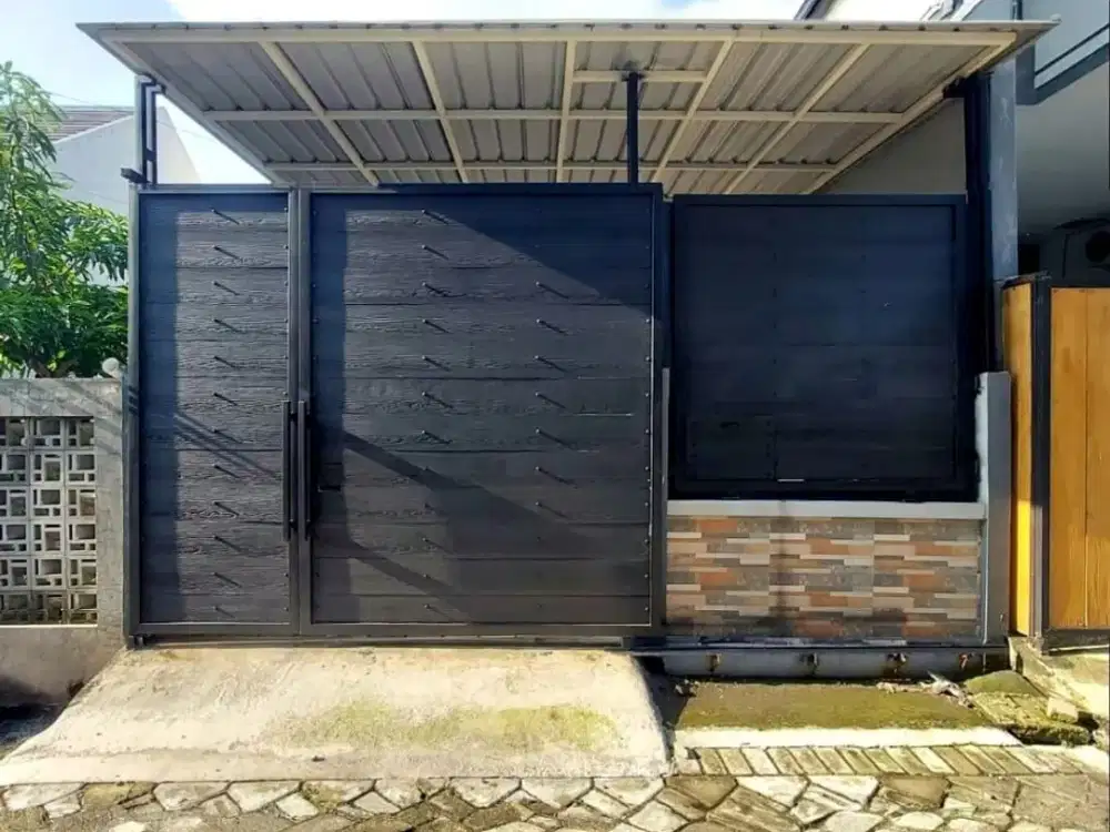 Rumah Graha Sukolilo Regency Siap Huni • Carport 1 • Row 3 Mobil