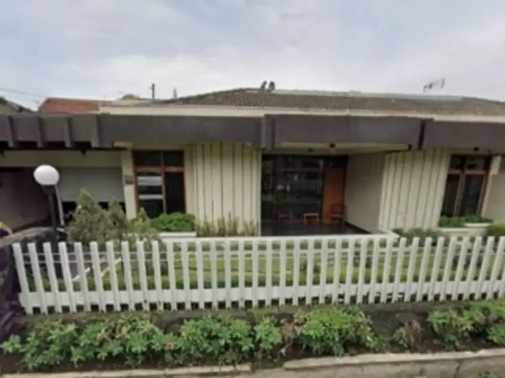 Rumah luas hampir 700 m dengan lokasi strategis