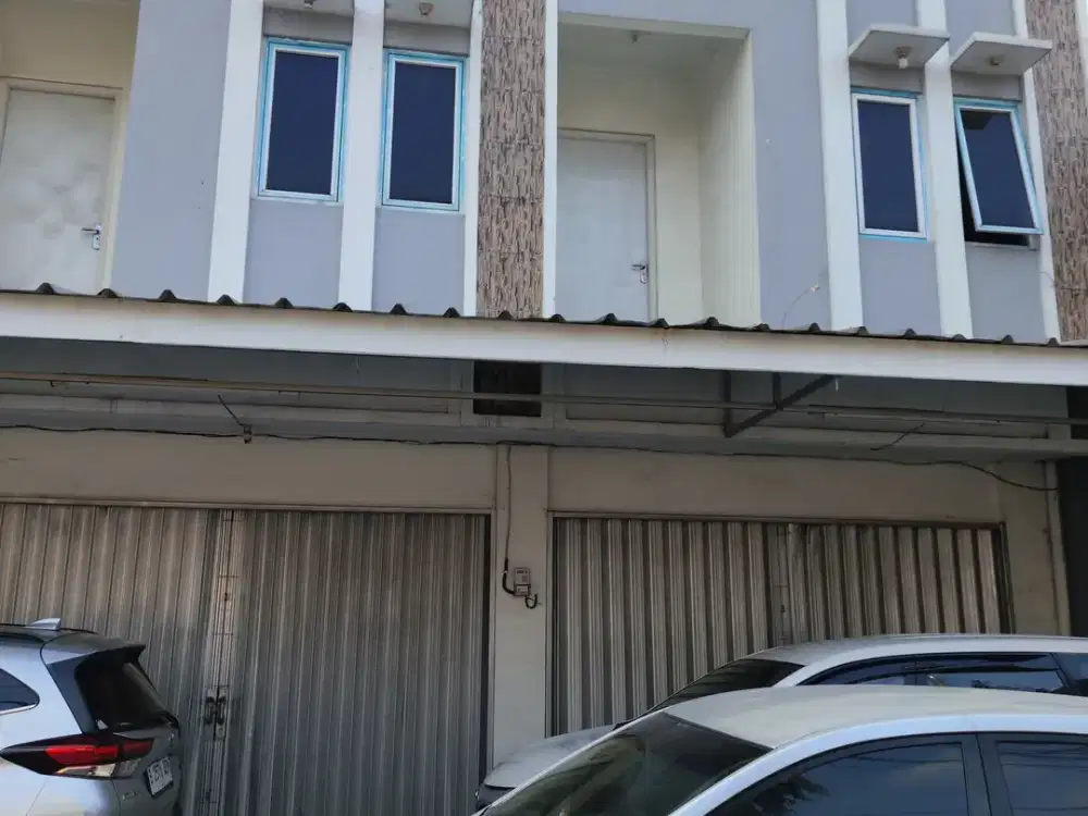 Ruko di jual ciracas jakarta timur 3 Lantai shm siap pakai