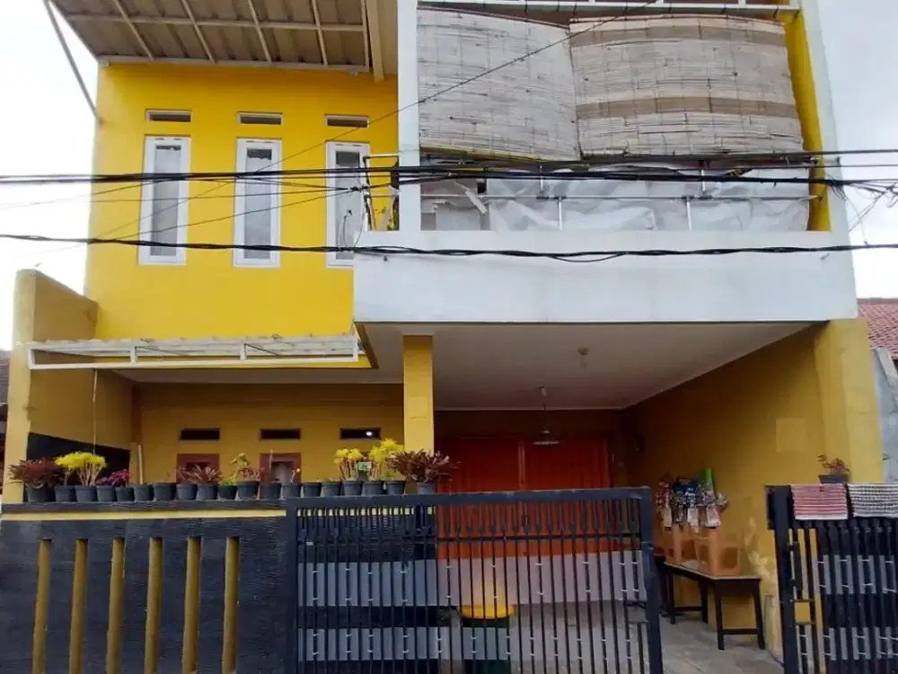 RUMAH DUA LANTAI DI KOMPLEK CIWASTRA HARGA MURAH