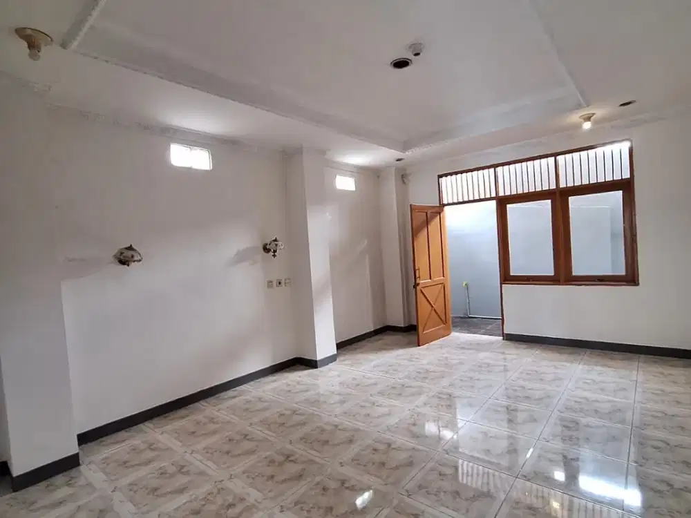 Di Jual Rumah cakep 2 lantai Citra 1 Ext