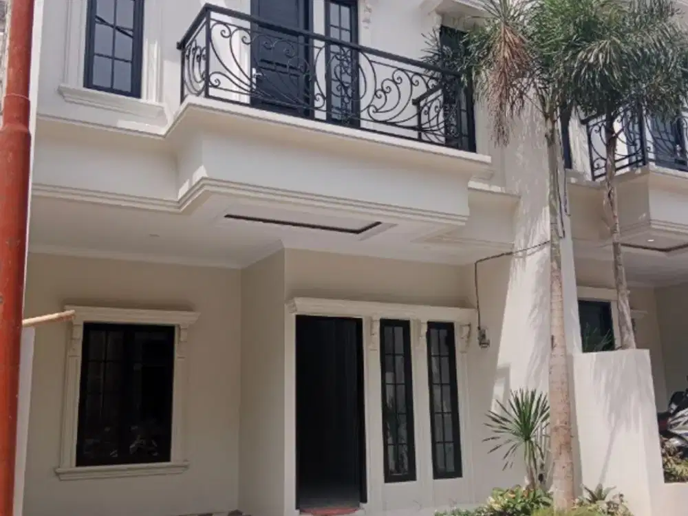 RUMAH CANTIK DI DALAM CLISTER DI JAGAKARSA JAKARTA SELATAN