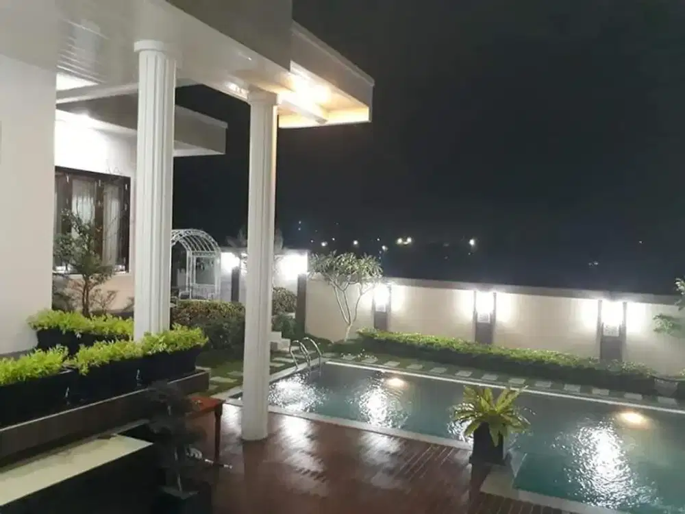 Rumah berkonsep villa di tengah kota Pekanbaru.