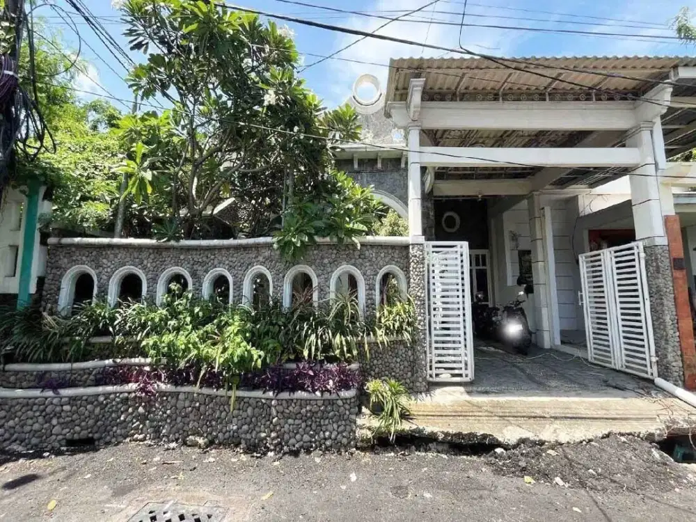 Rumah di Ketintang Madya