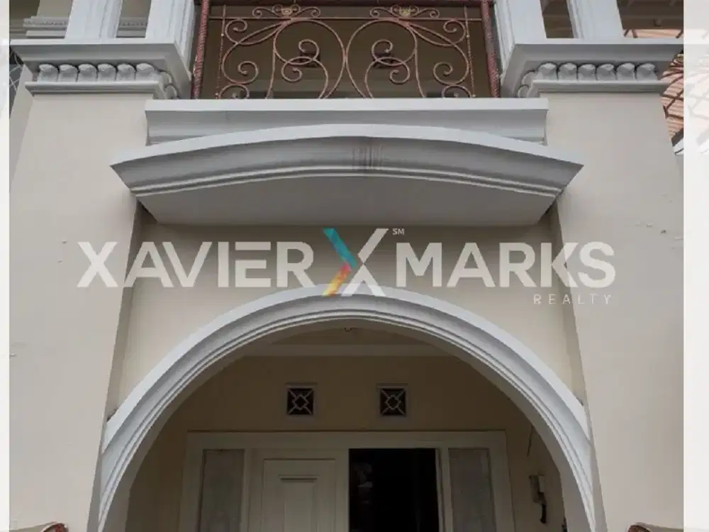 Rumah klasik Tenggilis utara 200m2 ada 4+1 kamar tidur semi furnish