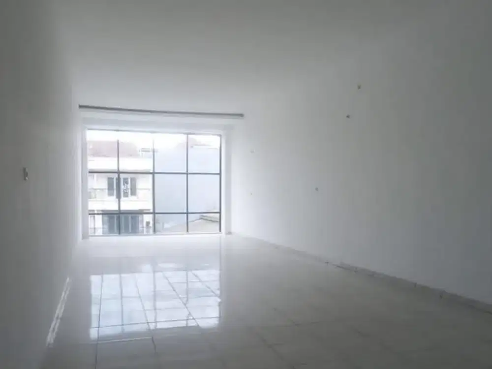 RUKO STRATEGUS RAPIH DI PERTEMUAN ANTARA TANJUNG DUREN DAN GREENVILLE