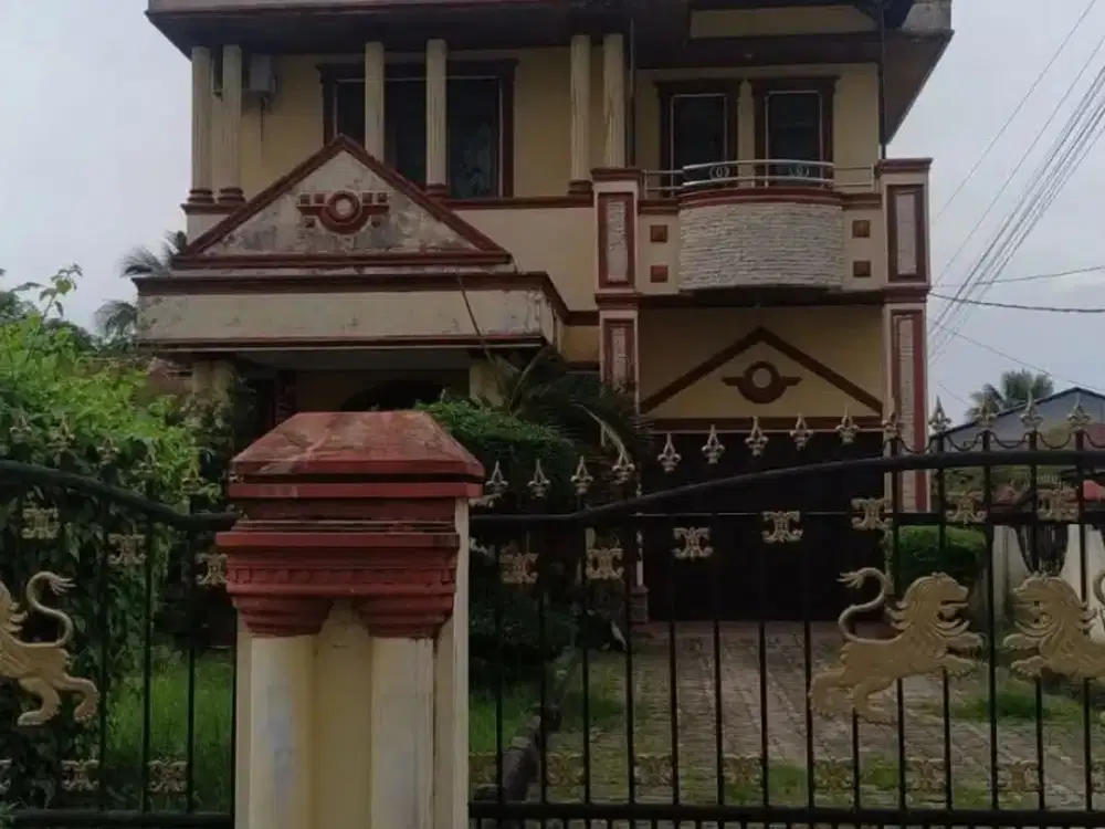 DIJUAL! RUMAH BERNUANSA MANSION/GAYA SEMI CLASSIC BERHALAMAN LUAS