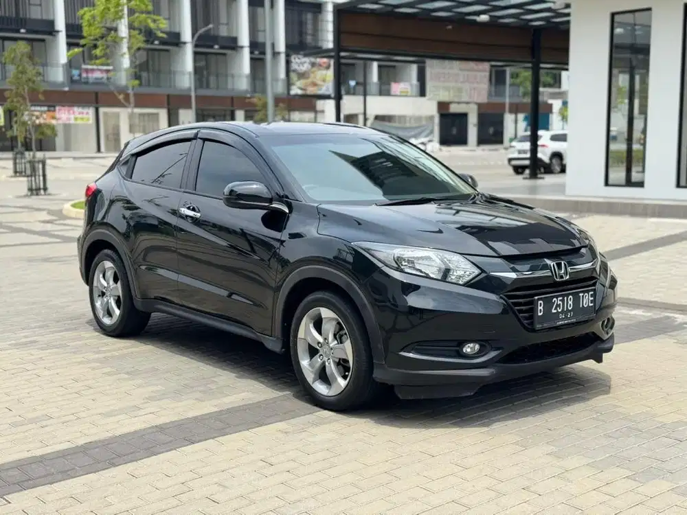 Honda HR-V E CVT 2017 Hitam Matic HRV AT HR V