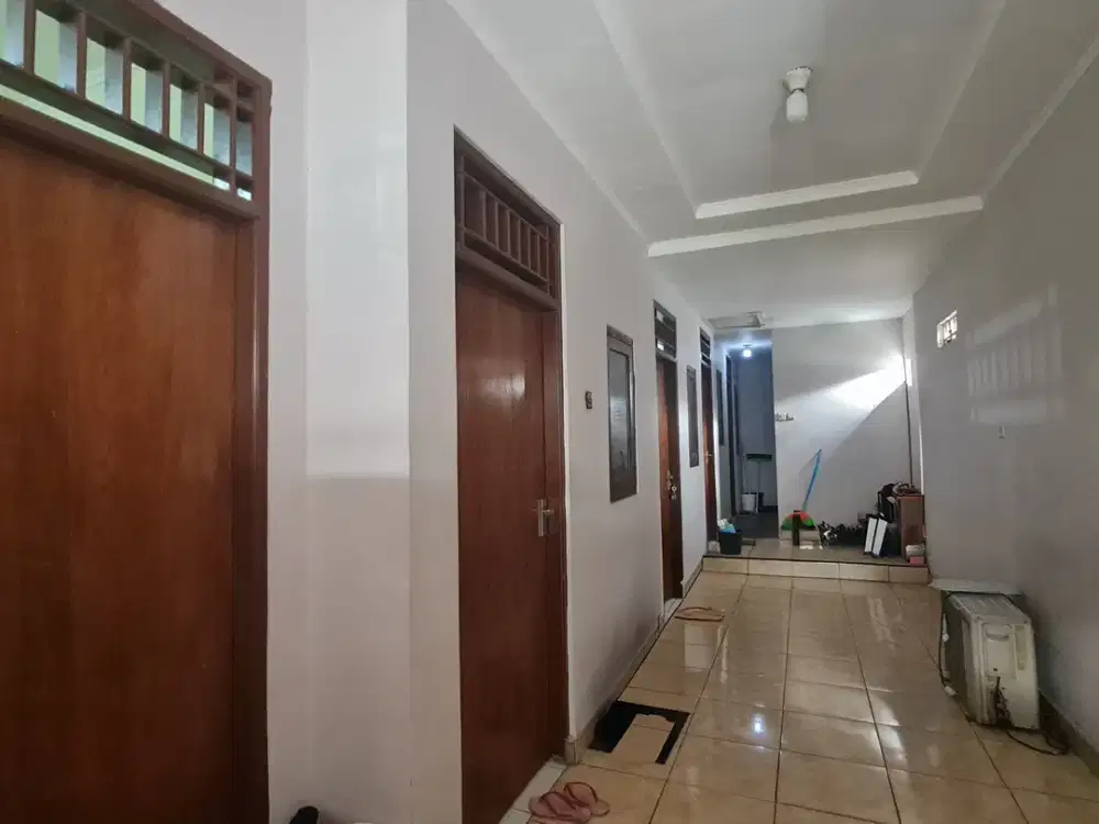 Rumah untuk usaha dan kosan 2 Lantai pemasukan bisa sampai 100 juta / thn