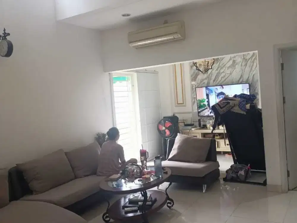 Rumah The Riviera At Puri Posisi Hook