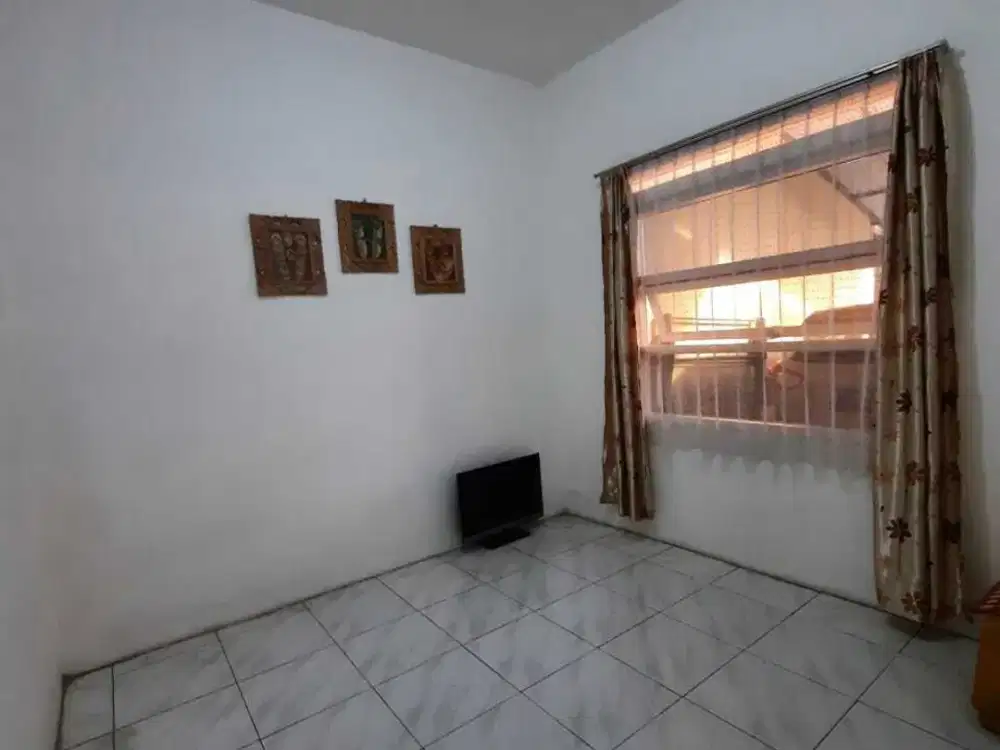 Disewakan Rumah Siap Huni Semi Furnished di Taman Holis Indah