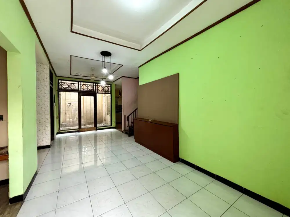 Dijual Rumah Lokasi Strategis di Daerah Tebet!
