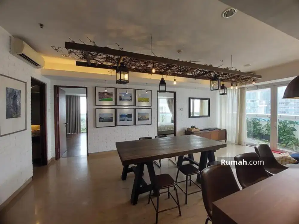 Springhill Royale Kemayoran Lantai Tinggi Full Furnished Private Lift